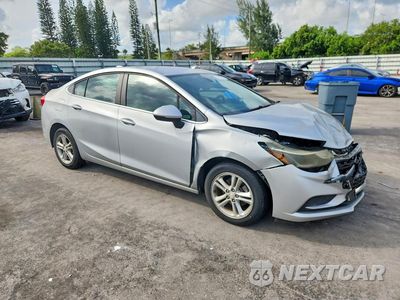 Czwarte zdjęcie samochodu z boku: 2018 CHEVROLET CRUZE LT VIN:1G1BE5SM8J7136059 - miniatura
