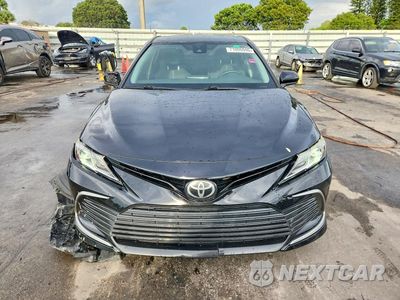 Piąte zdjęcie samochodu w środku: 2021 TOYOTA CAMRY LE VIN:4T1C11AK0MU435949 - miniatura