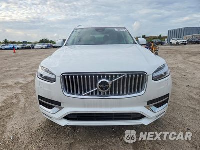 Piąte zdjęcie samochodu w środku: 2023 VOLVO XC90 PLUS VIN:YV40621N8P1972631 - miniatura