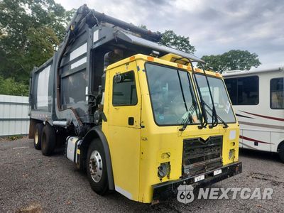 Czwarte zdjęcie samochodu z boku: 2014 MACK LEU613 REFUSE TRUCK VIN:1M2AU02C8EM008844 - miniatura