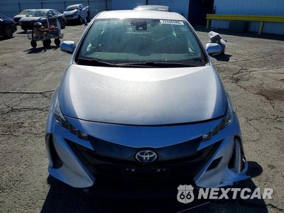 Piąte zdjęcie samochodu w środku: 2019 TOYOTA PRIUS PRIME PLUS VIN:JTDKARFP8K3119317 - miniatura