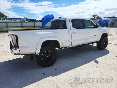 Trzecie zdjęcie samochodu z tyłu: 2017 TOYOTA TACOMA SR5 V6 VIN:5TFBZ5DNXHX002519 - miniatura