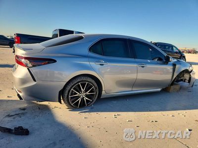 Trzecie zdjęcie samochodu z tyłu: 2024 TOYOTA CAMRY SE VIN:4T1G11AK0RU228955 - miniatura