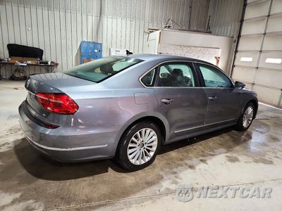Trzecie zdjęcie samochodu z tyłu: 2016 VOLKSWAGEN PASSAT SE VIN:1VWBS7A36GC055725 - miniatura