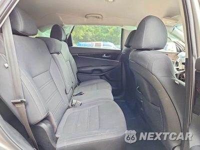 Zdjęcie 10 z 12 samochodu: 2019 KIA SORENTO L VIN:5XYPG4A36KG545109 - miniatura