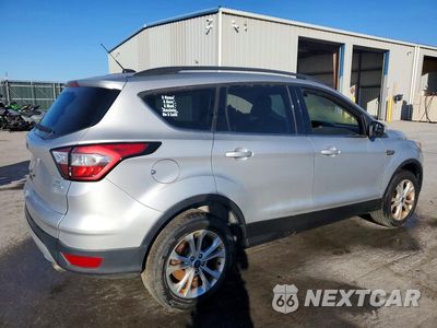 Trzecie zdjęcie samochodu z tyłu: 2018 FORD ESCAPE SE VIN:1FMCU0GD5JUA43409 - miniatura