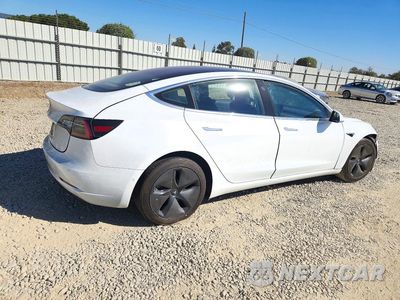 Trzecie zdjęcie samochodu z tyłu: 2018 TESLA MODEL 3 VIN:5YJ3E1EA1JF045036 - miniatura