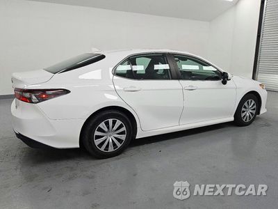 Trzecie zdjęcie samochodu z tyłu: 2022 TOYOTA CAMRY LE VIN:4T1C31AK3NU585792 - miniatura