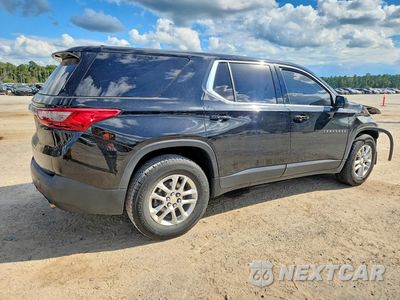 Trzecie zdjęcie samochodu z tyłu: 2021 CHEVROLET TRAVERSE LS VIN:1GNERFKWXMJ142606 - miniatura