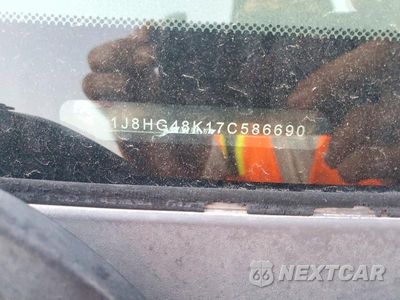 Zdjęcie 13 z 13 samochodu: 2007 JEEP COMMANDER VIN:1J8HG48K17C586690 - miniatura