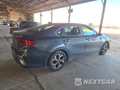 Trzecie zdjęcie samochodu z tyłu: 2019 KIA FORTE LXS VIN:3KPF24AD2KE066413 - miniatura