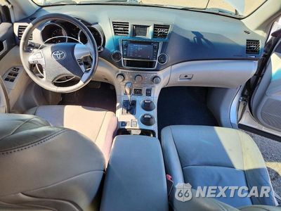 Zdjęcie 8 z 13 samochodu: 2013 TOYOTA HIGHLANDER SE VIN:5TDBK3EH8DS200243 - miniatura
