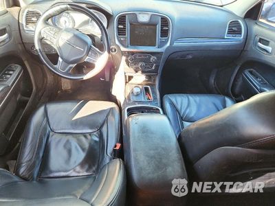 Zdjęcie 8 z 12 samochodu: 2016 CHRYSLER 300 LIMITED VIN:2C3CCAAG0GH321018 - miniatura