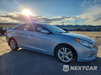 Czwarte zdjęcie samochodu z boku: 2013 HYUNDAI SONATA LIMITED VIN:5NPEC4AC0DH608543 - miniatura