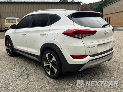 Trzecie zdjęcie samochodu z tyłu: 2017 HYUNDAI TUCSON SPORT VIN:KM8J3CA23HU299061 - miniatura