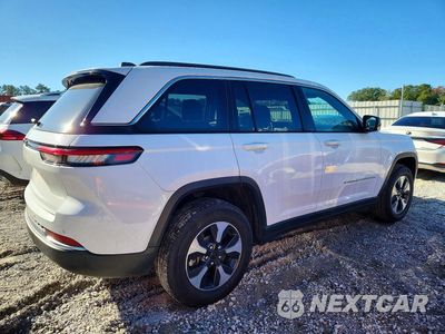 Trzecie zdjęcie samochodu z tyłu: 2024 JEEP GRAND CHEROKEE LIMITED 4XE VIN:1C4RJYB66R8518276 - miniatura
