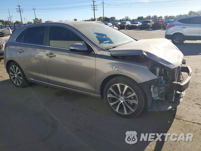 Czwarte zdjęcie samochodu z boku: 2020 HYUNDAI ELANTRA GT BASE VIN:KMHH35LE5LU132775 - miniatura