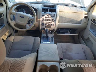 Zdjęcie 8 z 13 samochodu: 2009 FORD ESCAPE XLT VIN:1FMCU03719KB47340 - miniatura