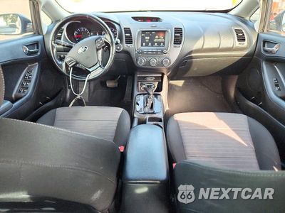 Zdjęcie 8 z 12 samochodu: 2018 KIA FORTE S VIN:3KPFL4A76JE200409 - miniatura