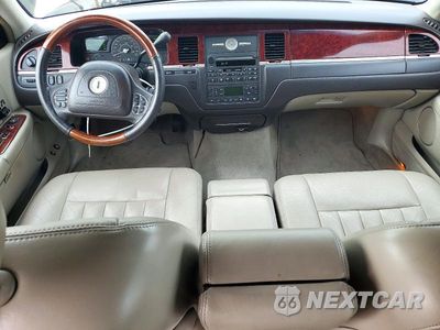 Zdjęcie 8 z 12 samochodu: 2003 LINCOLN TOWN CAR SIGNATURE VIN:1LNHM82W43Y643251 - miniatura