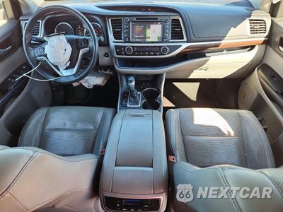 Zdjęcie 8 z 13 samochodu: 2016 TOYOTA HIGHLANDER LIMITED VIN:5TDDKRFH0GS330094 - miniatura