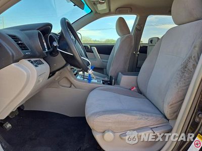 Zdjęcie 7 z 13 samochodu: 2013 TOYOTA HIGHLANDER BASE VIN:5TDZA3EHXDS040965 - miniatura
