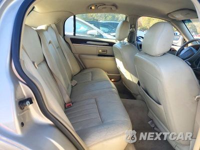 Zdjęcie 10 z 12 samochodu: 2006 LINCOLN TOWN CAR SIGNATURE VIN:1LNHM81W16Y617762 - miniatura