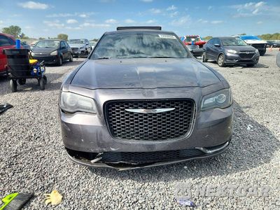 Piąte zdjęcie samochodu w środku: 2015 CHRYSLER 300 S VIN:2C3CCAGG2FH922954 - miniatura
