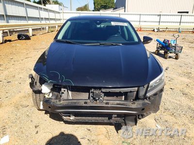 Piąte zdjęcie samochodu w środku: 2017 VOLKSWAGEN PASSAT SEL PREMIUM VIN:1VWCT7A36HC068073 - miniatura