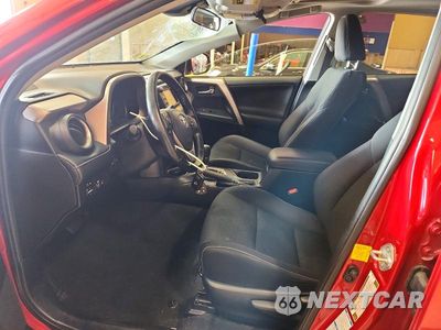 Zdjęcie 7 z 13 samochodu: 2017 TOYOTA RAV4 XLE VIN:JTMRFREV5HJ165112 - miniatura