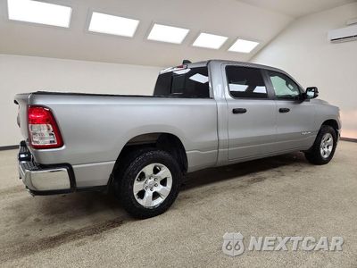 Trzecie zdjęcie samochodu z tyłu: 2023 RAM 1500 BIG HORN/LONE STAR VIN:1C6SRFMT2PN600500 - miniatura