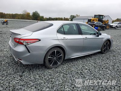 Trzecie zdjęcie samochodu z tyłu: 2018 TOYOTA CAMRY SE VIN:4T1B11HK3JU617240 - miniatura