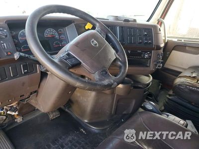 Zdjęcie 8 z 13 samochodu: 2017 VOLVO VN VNL VIN:4V4NC9EH3HN983047 - miniatura