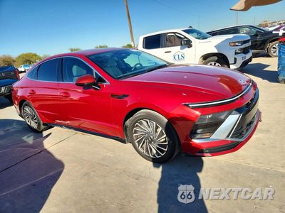 Czwarte zdjęcie samochodu z boku: 2024 HYUNDAI SONATA HYBRID SEL VIN:KMHL34JJ6RA101064 - miniatura