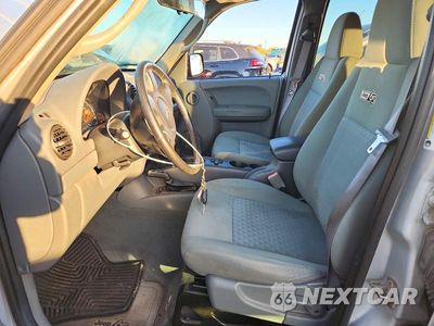 Zdjęcie 7 z 12 samochodu: 2006 JEEP LIBERTY SPORT VIN:1J4GL48K56W291162 - miniatura