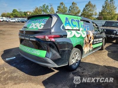 Trzecie zdjęcie samochodu z tyłu: 2022 TOYOTA SIENNA XLE VIN:5TDYSKFC0NS054445 - miniatura