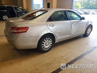 Trzecie zdjęcie samochodu z tyłu: 2010 TOYOTA CAMRY LE VIN:4T1BF3EK1AU086136 - miniatura