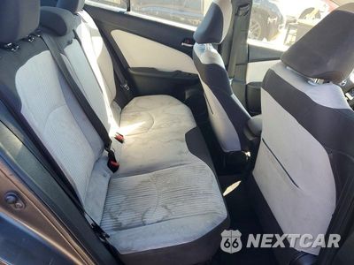 Zdjęcie 10 z 12 samochodu: 2017 TOYOTA PRIUS TWO ECO VIN:JTDKARFU7H3031440 - miniatura