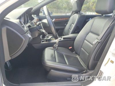 Zdjęcie 7 z 13 samochodu: 2012 MERCEDES-BENZ C 300 4MATIC VIN:WDDGF8BB0CR229570 - miniatura