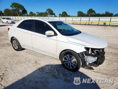 Czwarte zdjęcie samochodu z boku: 2013 KIA FORTE EX VIN:KNAFU4A20D5682017 - miniatura