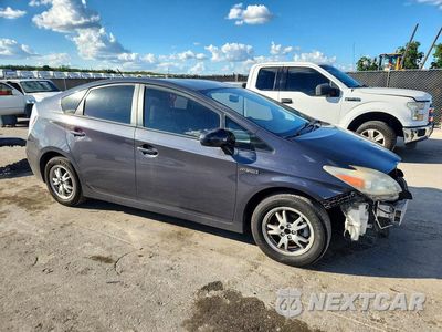 Czwarte zdjęcie samochodu z boku: 2011 TOYOTA PRIUS TWO VIN:JTDKN3DUXB0279369 - miniatura