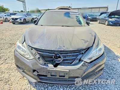 Piąte zdjęcie samochodu w środku: 2017 NISSAN ALTIMA 2.5 SV VIN:1N4AL3AP3HC132159 - miniatura