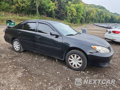 Czwarte zdjęcie samochodu z boku: 2005 TOYOTA CAMRY STANDARD VIN:4T1BE32K05U582302 - miniatura