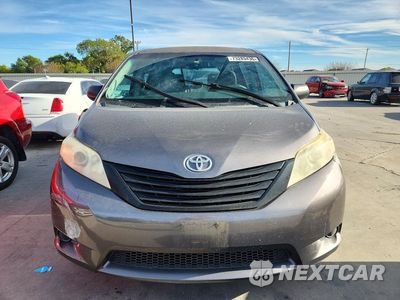Piąte zdjęcie samochodu w środku: 2011 TOYOTA SIENNA BASE 7-PASSENGER VIN:5TDKA3DC4BS005956 - miniatura