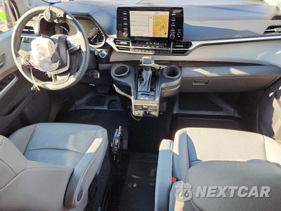 Zdjęcie 8 z 14 samochodu: 2023 TOYOTA SIENNA XLE VIN:5TDJRKEC1PS179973 - miniatura