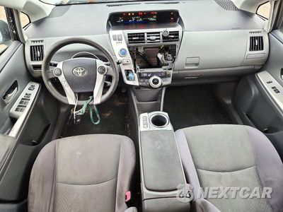 Zdjęcie 8 z 12 samochodu: 2013 TOYOTA PRIUS V THREE VIN:JTDZN3EU7D3219774 - miniatura