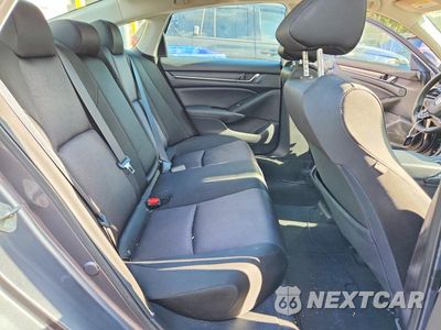 Zdjęcie 10 z 13 samochodu: 2019 HONDA ACCORD LX VIN:1HGCV1F12KA087905 - miniatura