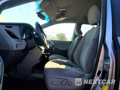 Zdjęcie 7 z 13 samochodu: 2017 TOYOTA SIENNA LE VIN:5TDKZ3DC2HS842223 - miniatura