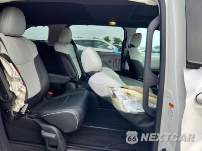 Zdjęcie 11 z 13 samochodu: 2026 TOYOTA SIENNA XSE VIN:5TDXSKFCXTS273552 - miniatura
