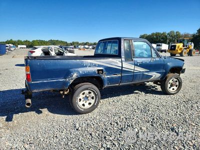 Trzecie zdjęcie samochodu z tyłu: 1988 TOYOTA PICKUP XTRACAB RN67 DLX VIN:JT4RN67P0J8009010 - miniatura